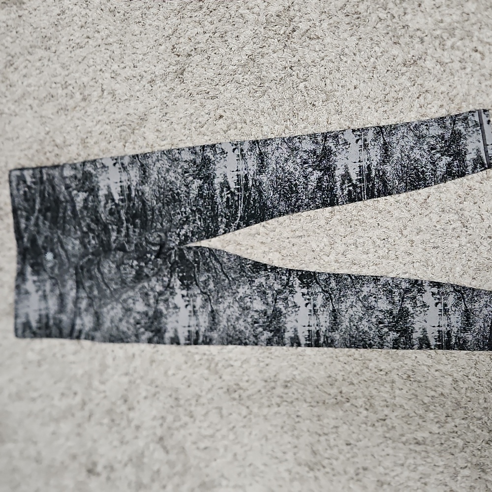 Athleta Elation Glade Ultra High Rise 7/8 Leggings - Picture 7 of 9
